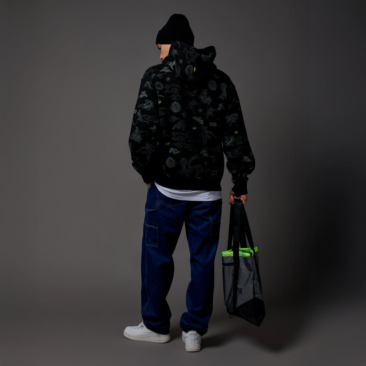 Felpa Yokai con cappuccio nero