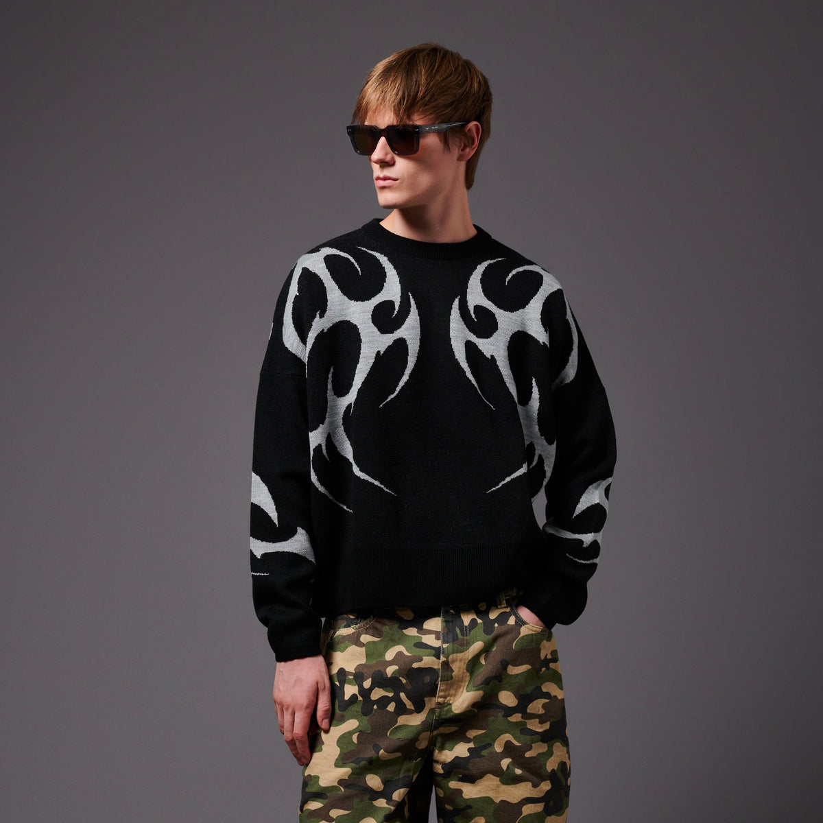 Maglione Spikes boxy fit nero fantasia