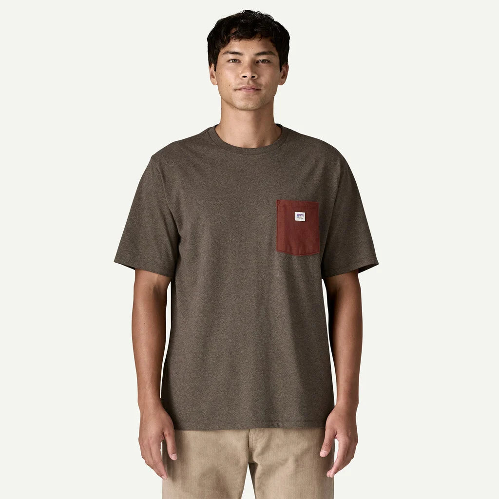 T-Shirt Shop sticker con taschino marrone